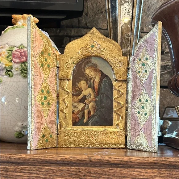 Gold and Pink Madonna and Child Florentine Triptych Icon - Picture 6 of 6